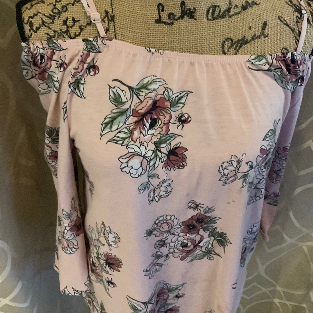 No boundaries cold shoulder top